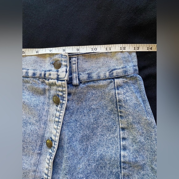 VTG 80’s Acid Washed Denim Button up High Waisted Mini Skirt! USA. Size 7! - Picture 14 of 15